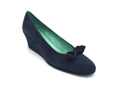 Amalfi by Rangoni Dalila Bow Aa Narrow Fitting Court Shoe<Women Narrow