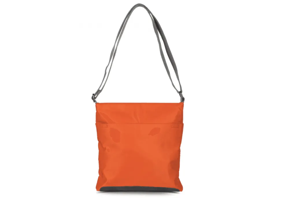 Roka Kennington Medium Sustainable Crossbody Bag< Roka Bags